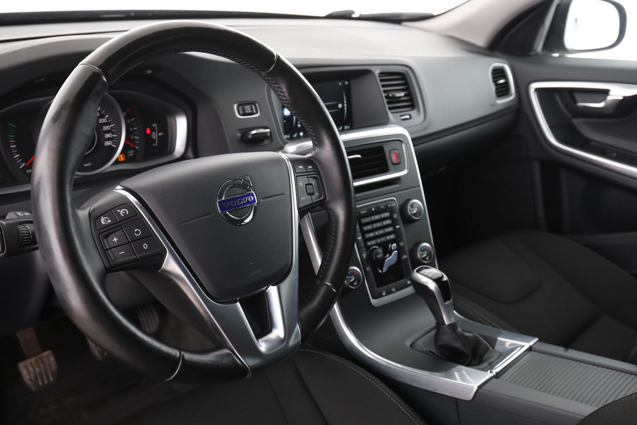 Volvo V60 T3 Manual, 6-trins, 152ps, 2017