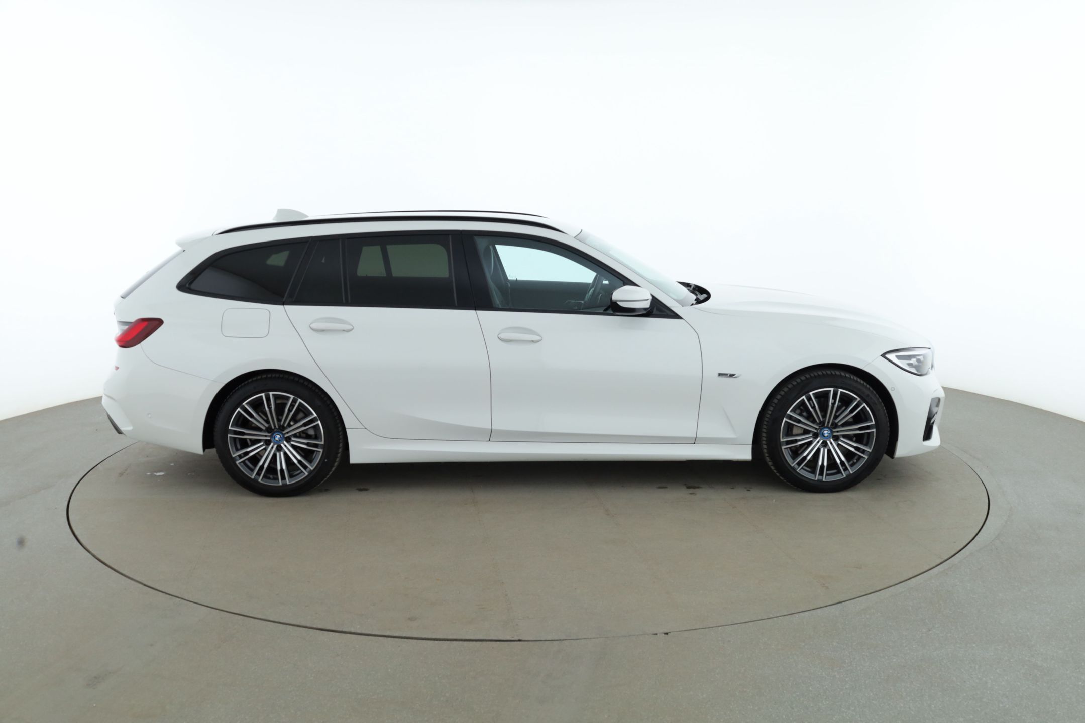 BMW 330e Touring Steptronic, 8-trins, 292ps, 2022