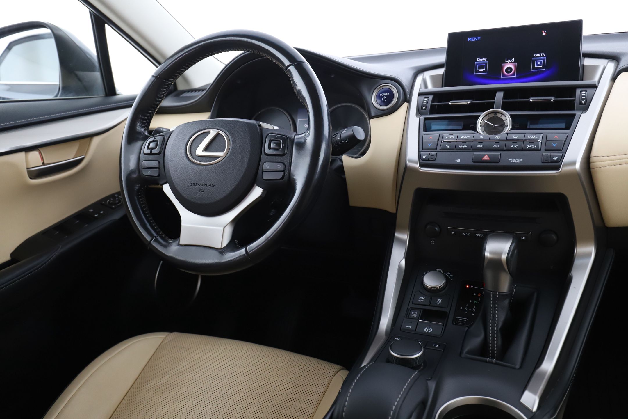 Lexus NX 300h AWD 2.5 AWD E-CVT, 197hp, 2016