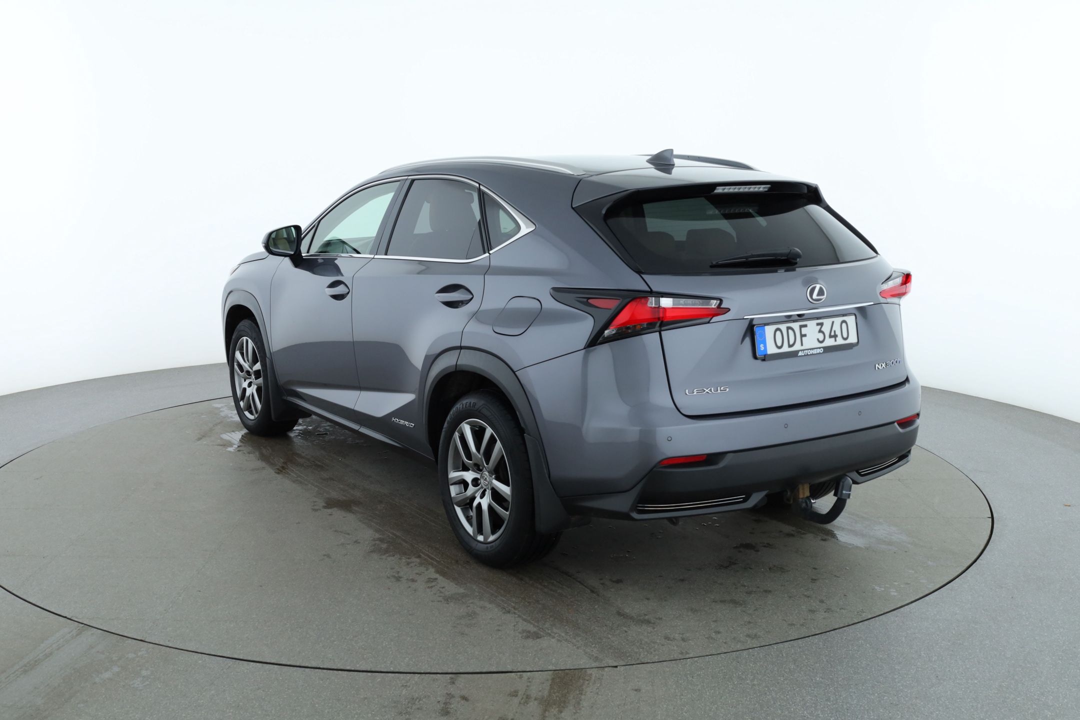 Lexus NX 300h AWD 2.5 AWD E-CVT, 197hp, 2016