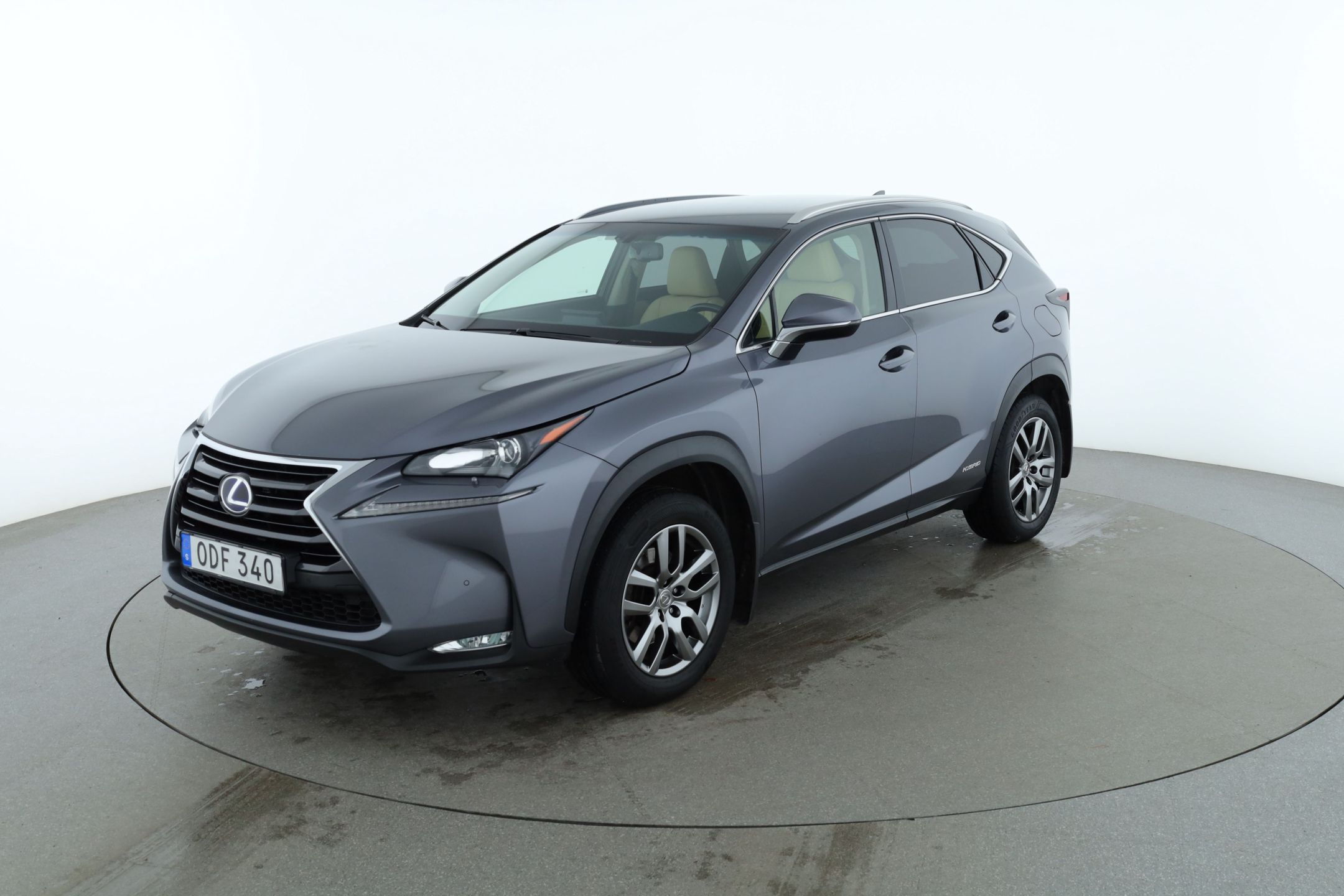 Lexus NX 300h AWD 2.5 AWD E-CVT, 197hp, 2016