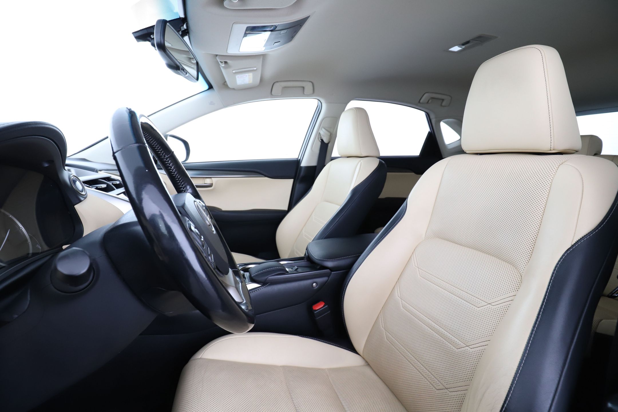 Lexus NX 300h AWD 2.5 AWD E-CVT, 197hp, 2016