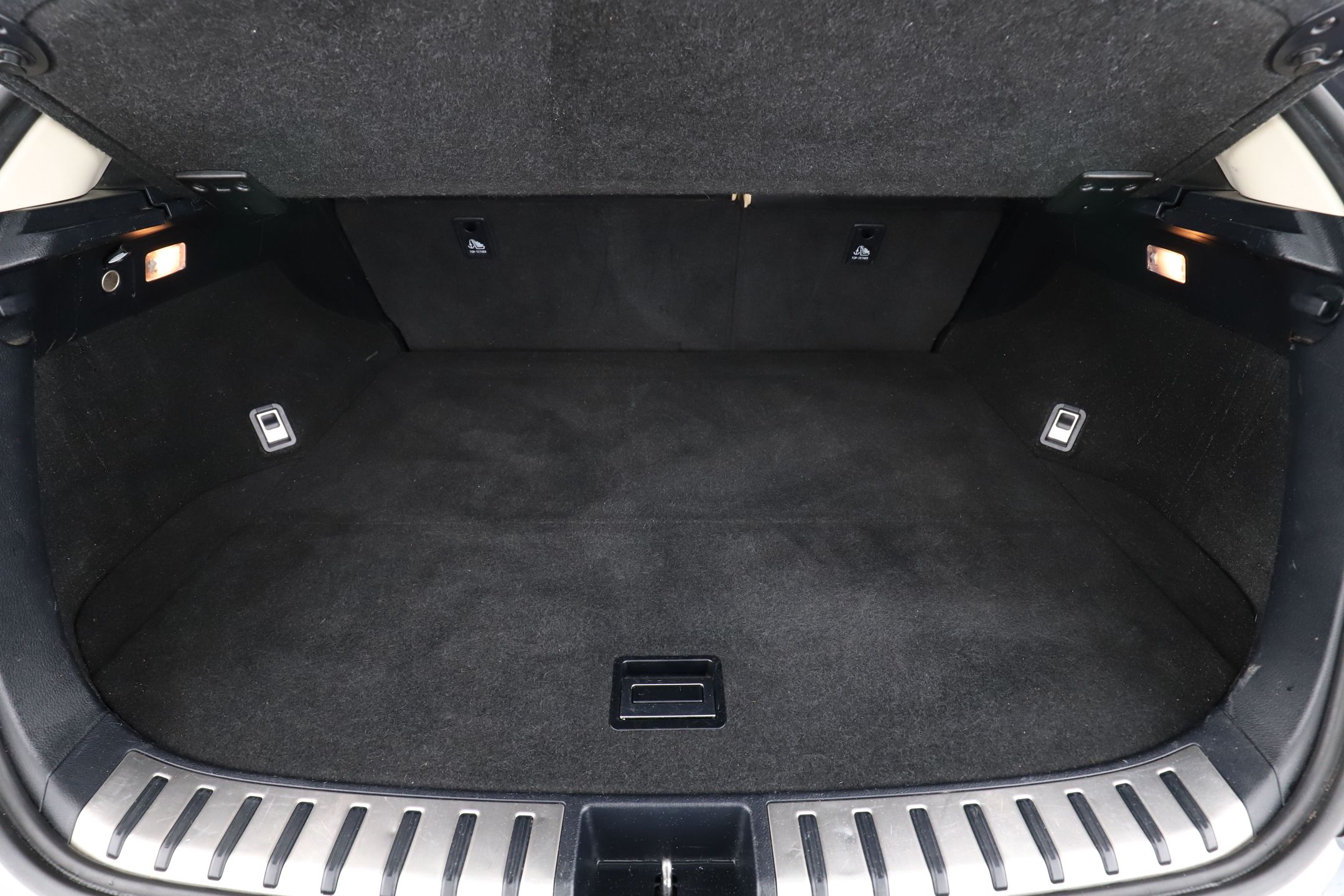 Lexus NX 300h AWD 2.5 AWD E-CVT, 197hp, 2016