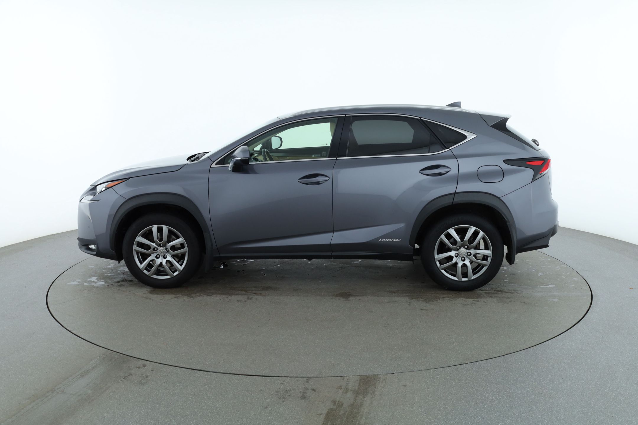 Lexus NX 300h AWD 2.5 AWD E-CVT, 197hp, 2016