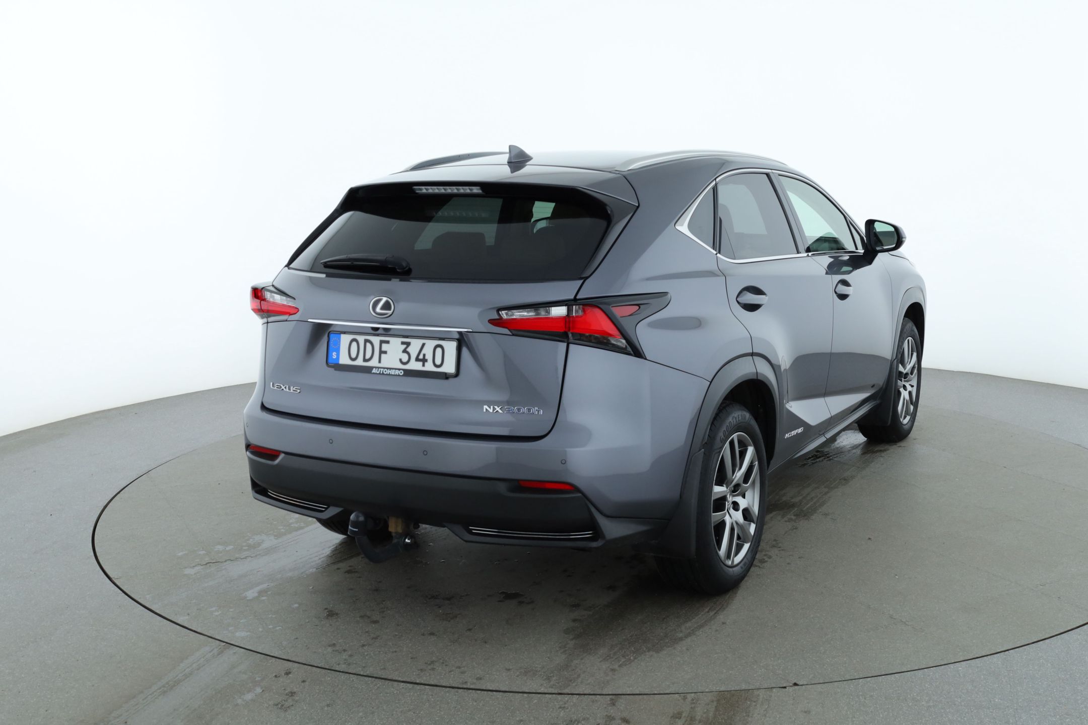 Lexus NX 300h AWD 2.5 AWD E-CVT, 197hp, 2016