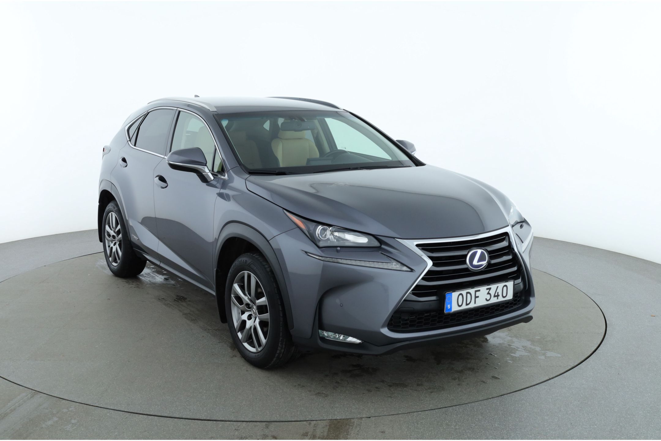 Lexus NX 300h AWD 2.5 AWD E-CVT, 197hp, 2016