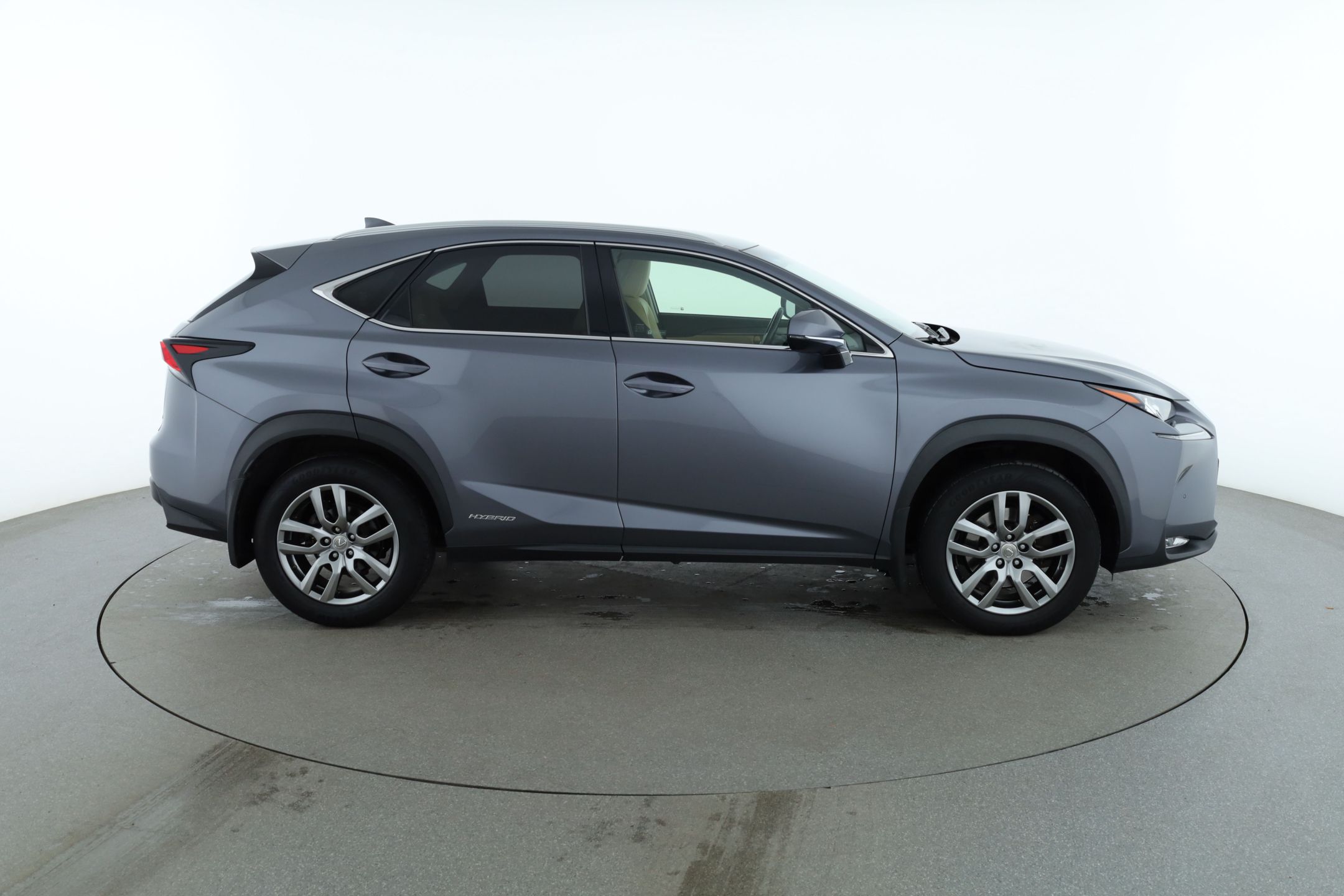 Lexus NX 300h AWD 2.5 AWD E-CVT, 197hp, 2016