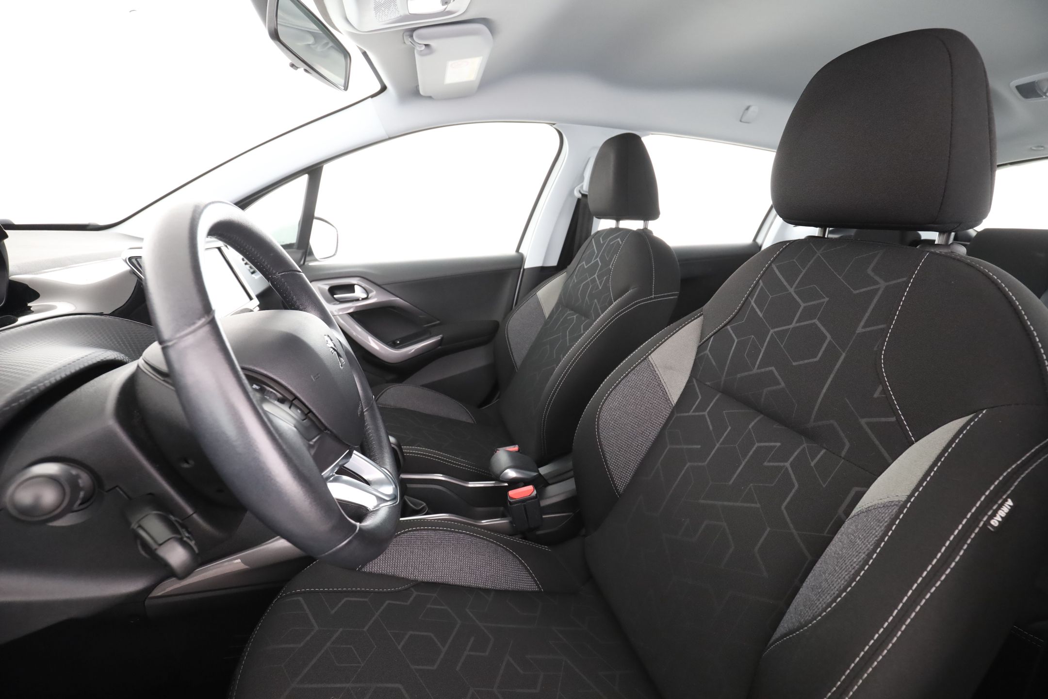 Peugeot 2008 1.2 PureTech 82 Manual, 5-trins, 82ps, 2017