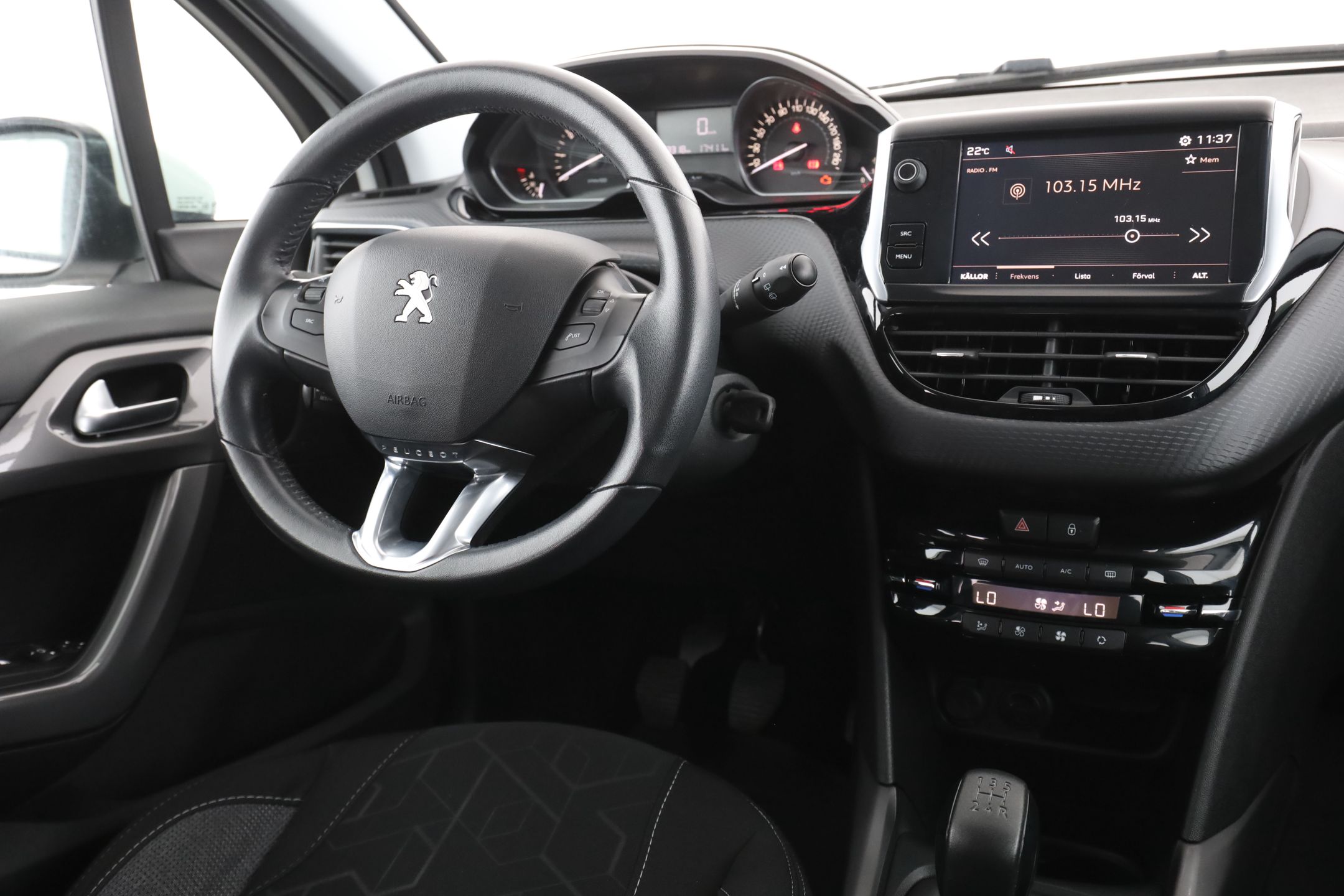 Peugeot 2008 1.2 PureTech 82 Manual, 5-trins, 82ps, 2017